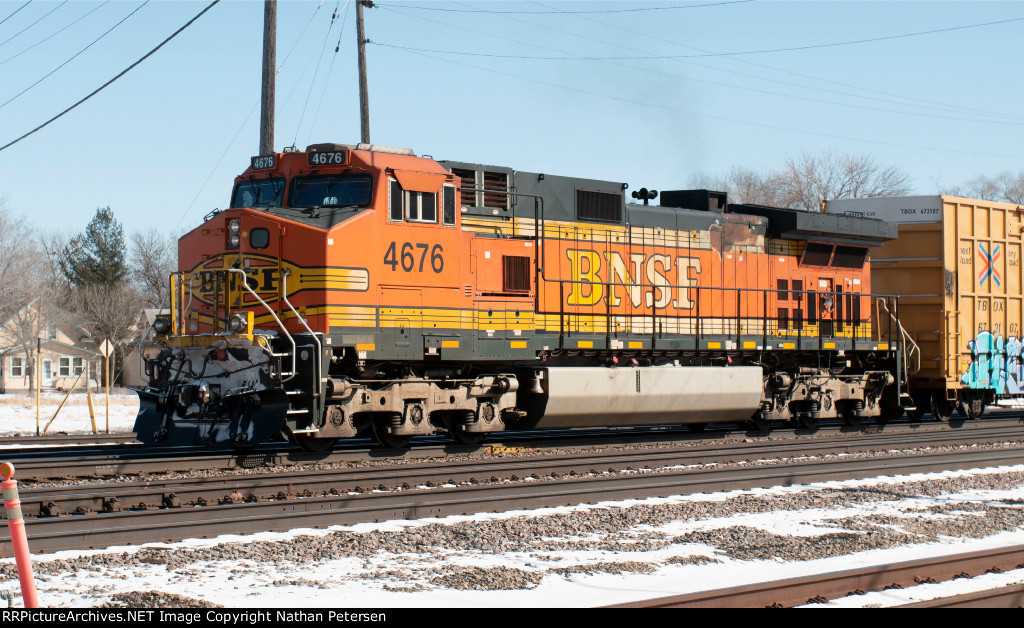 BNSF 4676